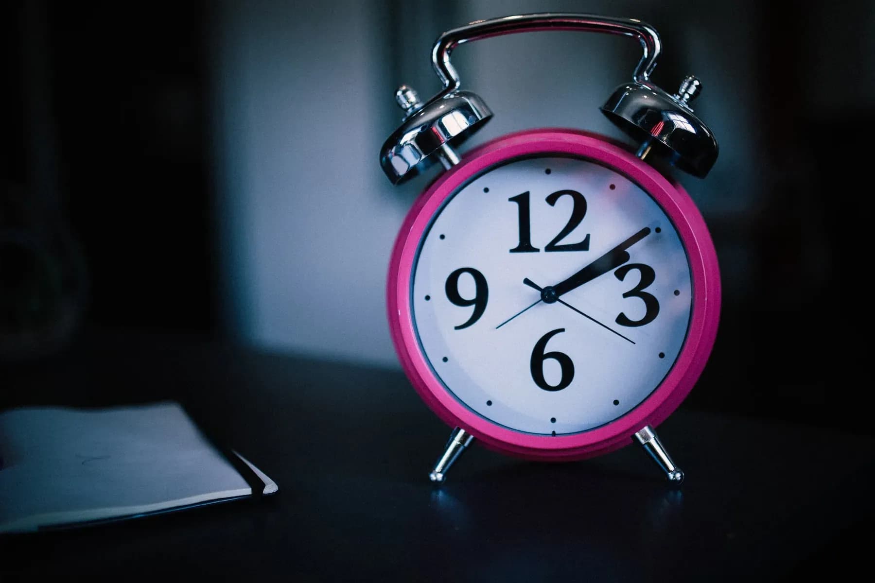 ružičasti budilica