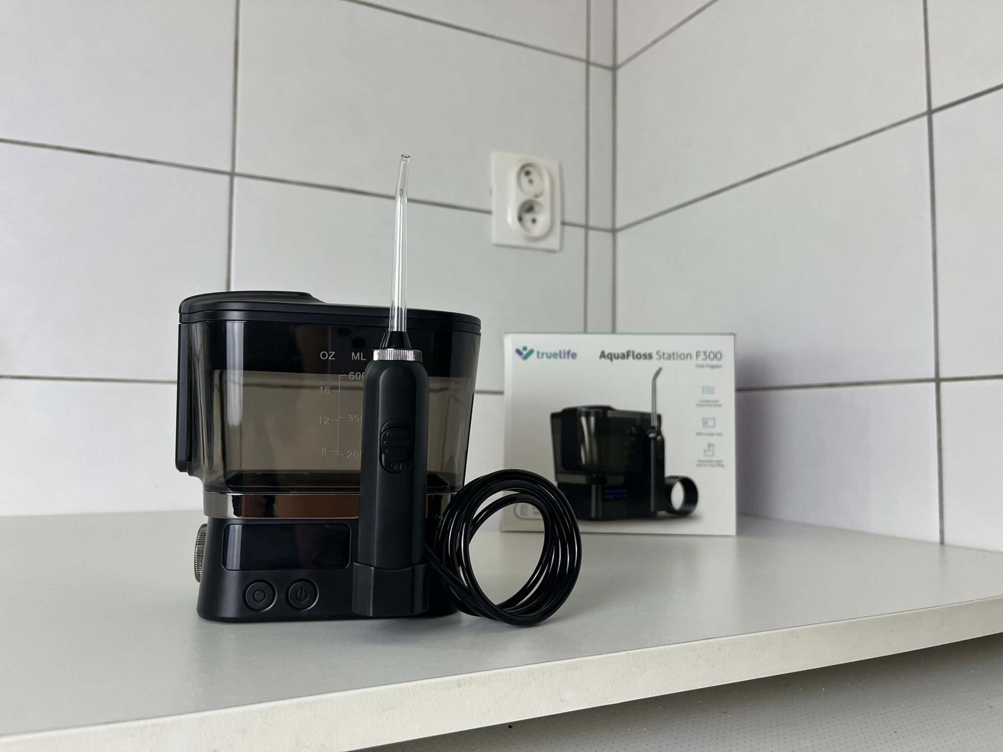 Recenzija oralnog tuša Truelife AquaFloss Station F300